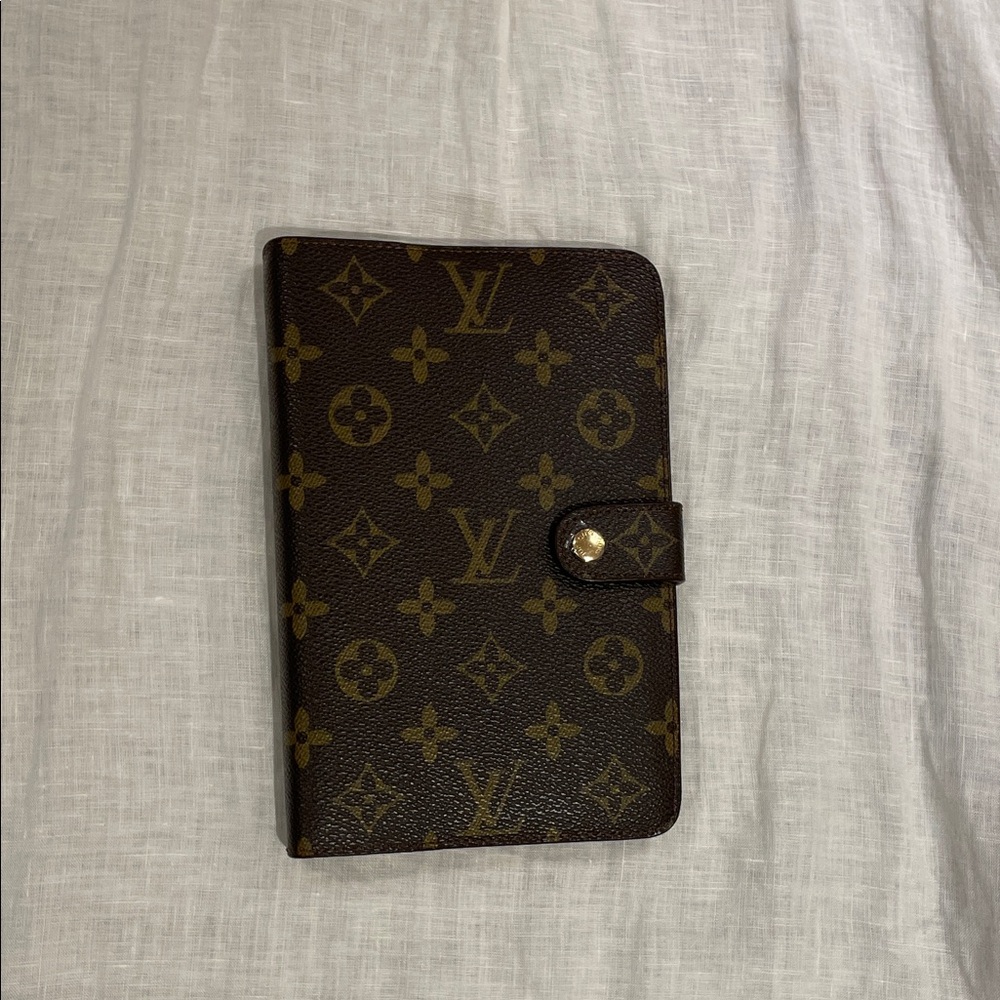 Louis Vuitton Monogram Ring Agenda Cover in Brown and Tan med